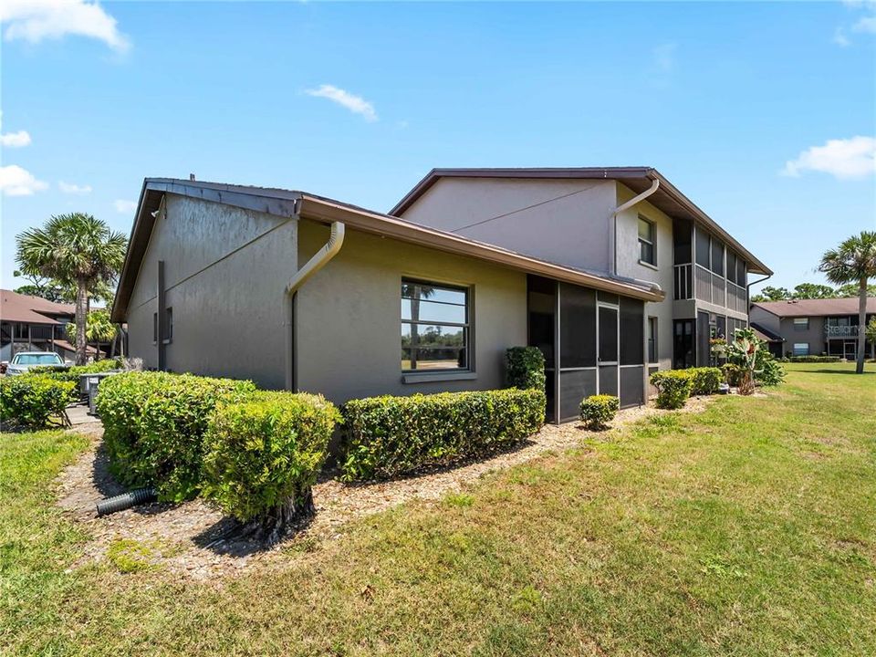 For Sale: $204,900 (2 beds, 2 baths, 908 Square Feet)