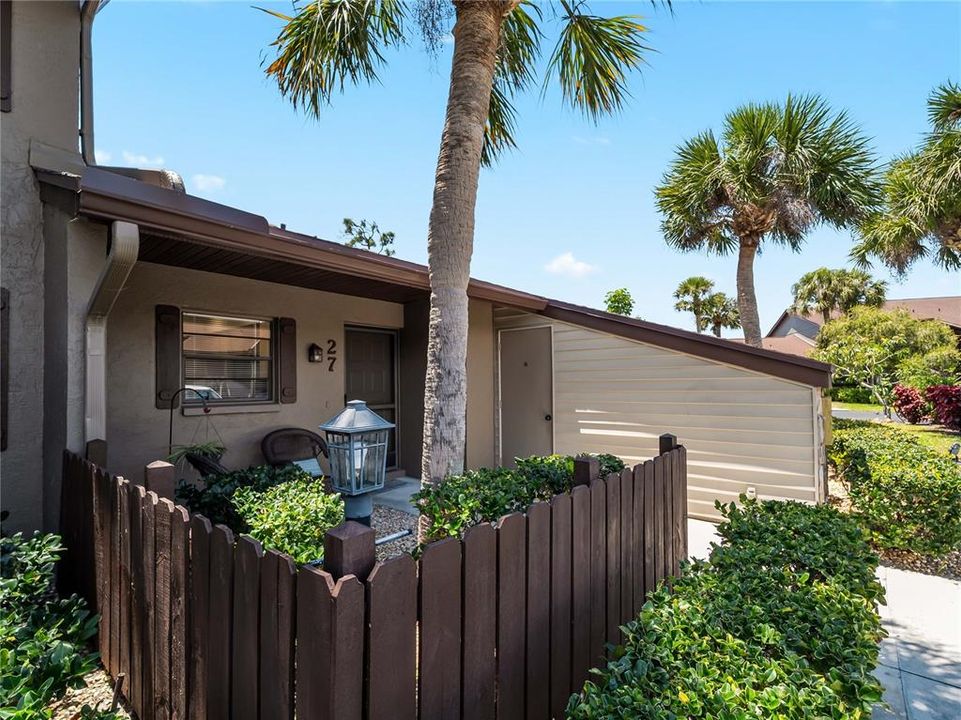 For Sale: $204,900 (2 beds, 2 baths, 908 Square Feet)