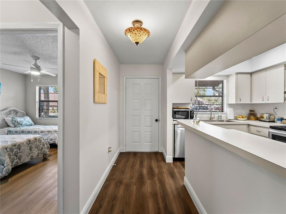 For Sale: $204,900 (2 beds, 2 baths, 908 Square Feet)
