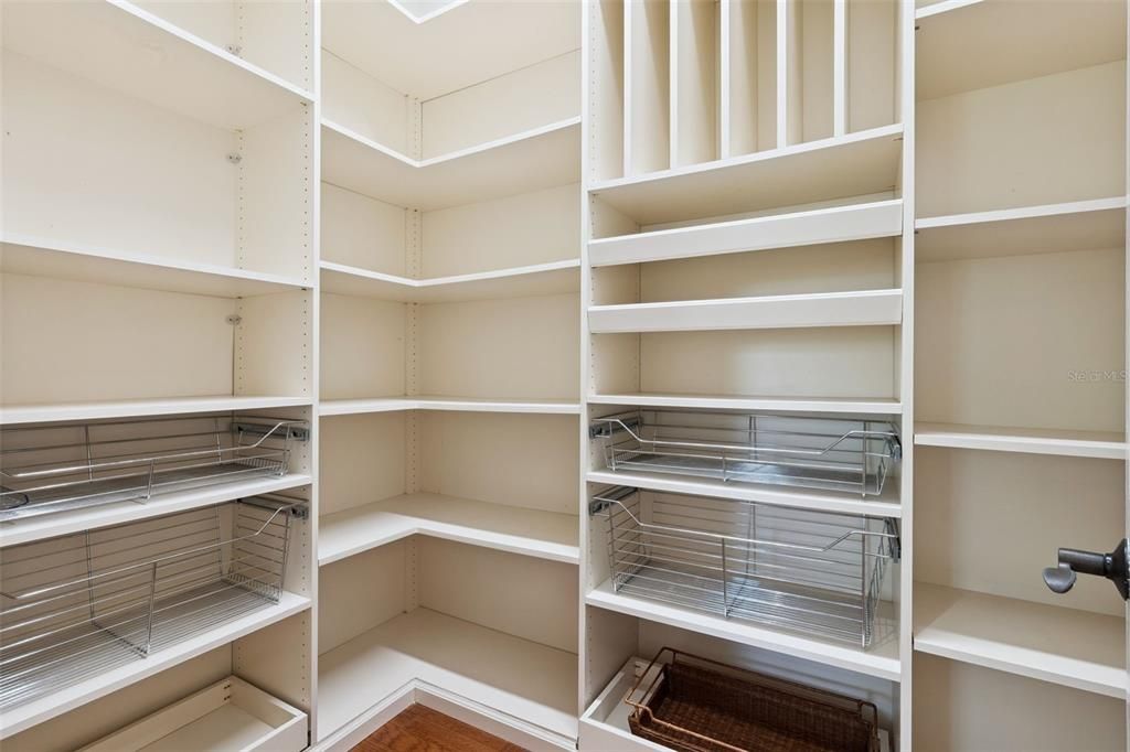 Activo con contrato: $1,499,000 (5 camas, 3 baños, 3952 Pies cuadrados)