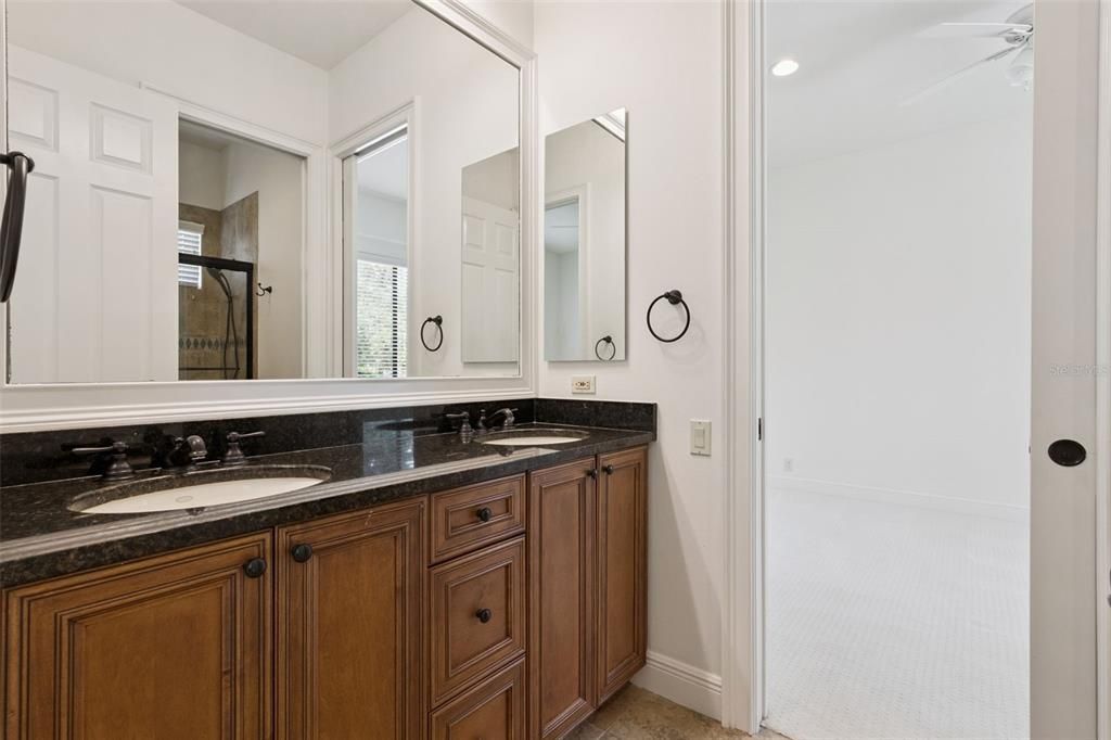 Activo con contrato: $1,499,000 (5 camas, 3 baños, 3952 Pies cuadrados)
