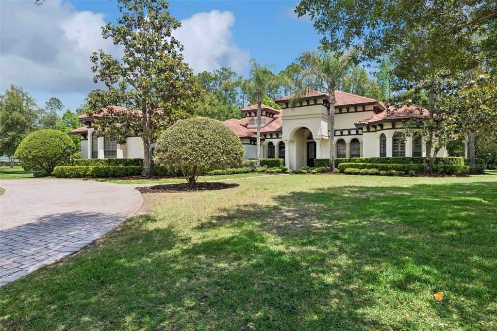 Activo con contrato: $1,499,000 (5 camas, 3 baños, 3952 Pies cuadrados)