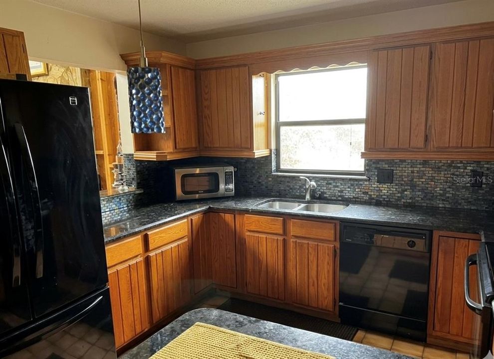 For Sale: $370,000 (3 beds, 2 baths, 2207 Square Feet)