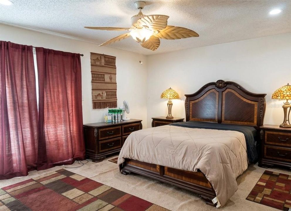 For Sale: $370,000 (3 beds, 2 baths, 2207 Square Feet)