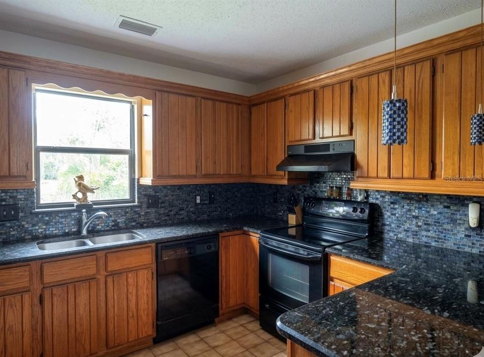 For Sale: $370,000 (3 beds, 2 baths, 2207 Square Feet)