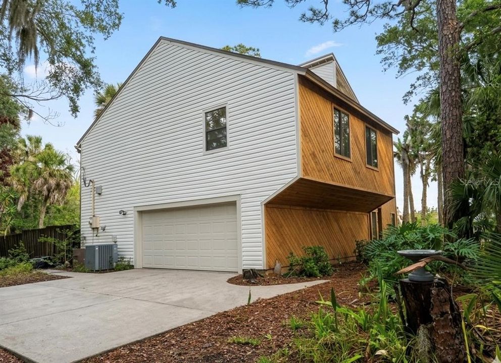 For Sale: $370,000 (3 beds, 2 baths, 2207 Square Feet)