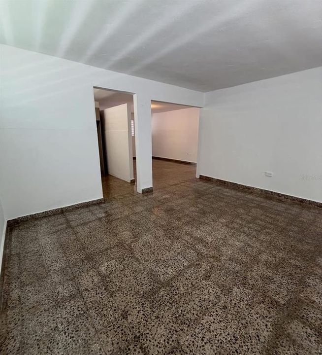 На продажу: $249,900 (3 спален, 1 ванн, 1022 Квадратных фут)