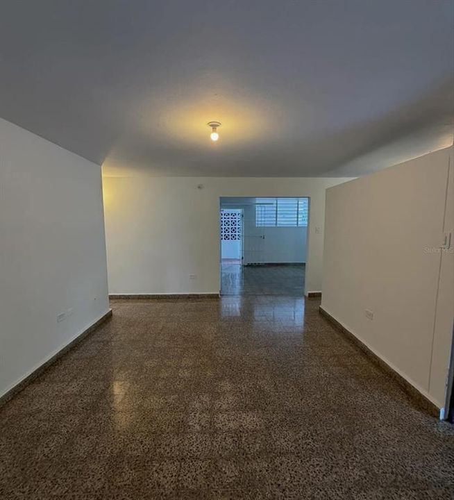 На продажу: $249,900 (3 спален, 1 ванн, 1022 Квадратных фут)