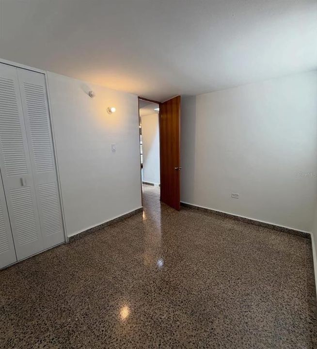 На продажу: $249,900 (3 спален, 1 ванн, 1022 Квадратных фут)
