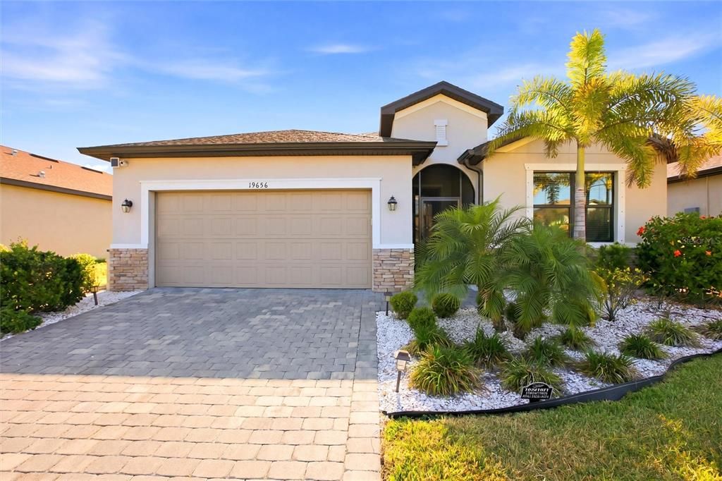 Active With Contract: $529,999 (3 beds, 3 baths, 2214 Square Feet)