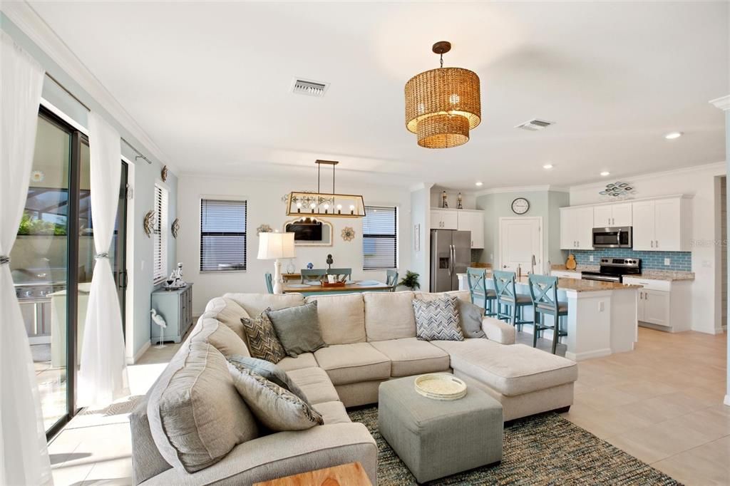 Active With Contract: $529,999 (3 beds, 3 baths, 2214 Square Feet)