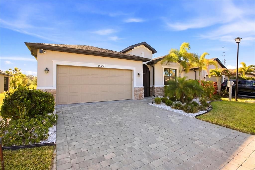 Active With Contract: $529,999 (3 beds, 3 baths, 2214 Square Feet)