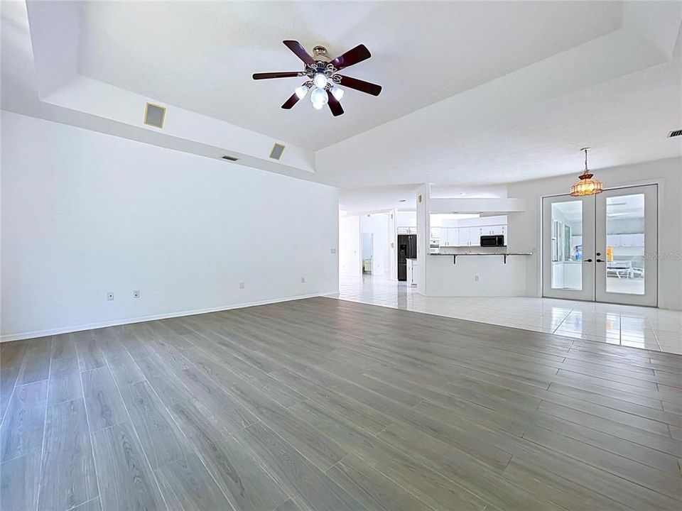 En Venta: $599,000 (4 camas, 3 baños, 3375 Pies cuadrados)