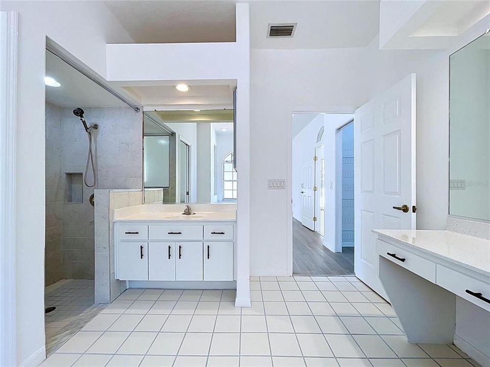 En Venta: $599,000 (4 camas, 3 baños, 3375 Pies cuadrados)