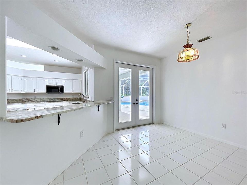 En Venta: $599,000 (4 camas, 3 baños, 3375 Pies cuadrados)