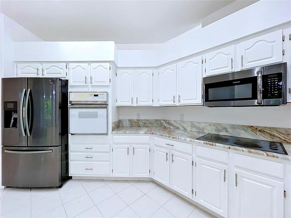 En Venta: $599,000 (4 camas, 3 baños, 3375 Pies cuadrados)