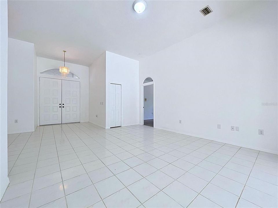 En Venta: $599,000 (4 camas, 3 baños, 3375 Pies cuadrados)
