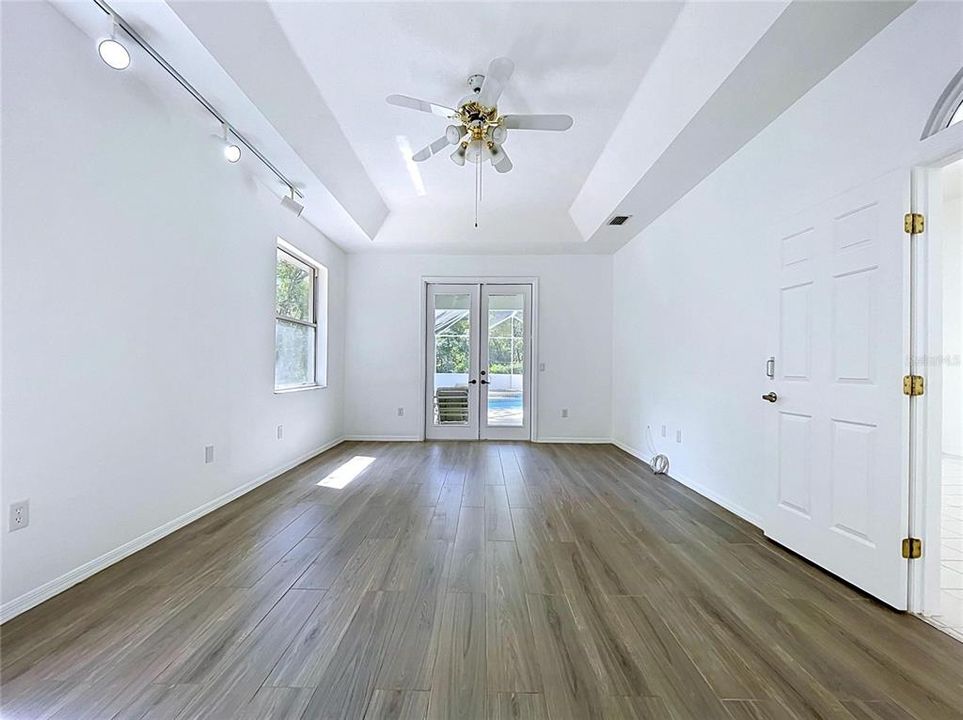 En Venta: $599,000 (4 camas, 3 baños, 3375 Pies cuadrados)
