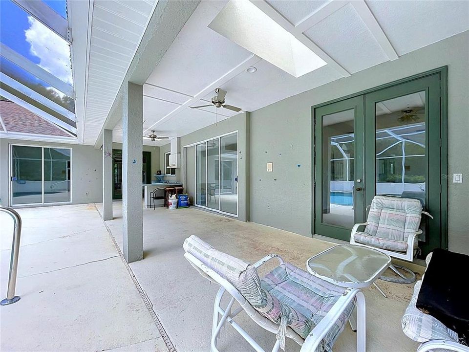 En Venta: $599,000 (4 camas, 3 baños, 3375 Pies cuadrados)