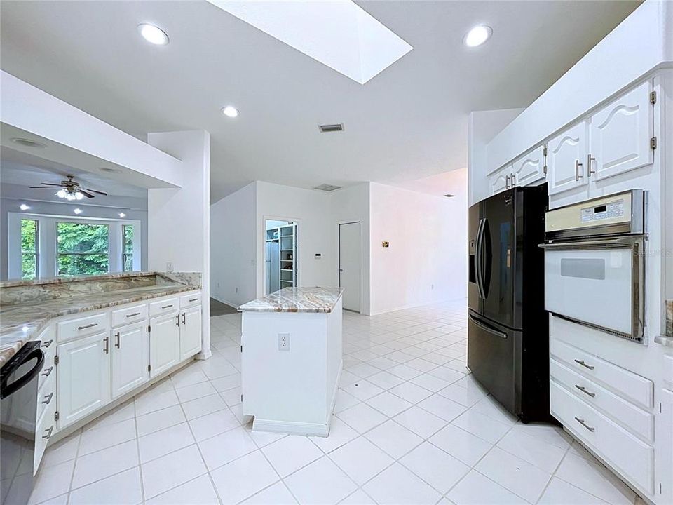 En Venta: $599,000 (4 camas, 3 baños, 3375 Pies cuadrados)