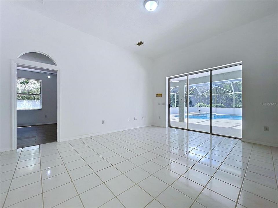 En Venta: $599,000 (4 camas, 3 baños, 3375 Pies cuadrados)