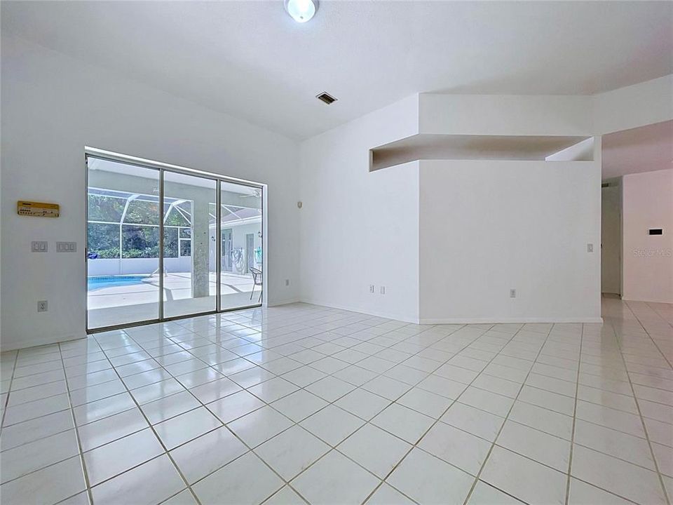 En Venta: $599,000 (4 camas, 3 baños, 3375 Pies cuadrados)