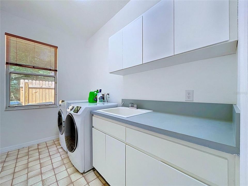 En Venta: $599,000 (4 camas, 3 baños, 3375 Pies cuadrados)