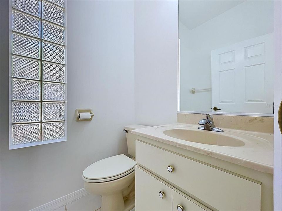 En Venta: $599,000 (4 camas, 3 baños, 3375 Pies cuadrados)