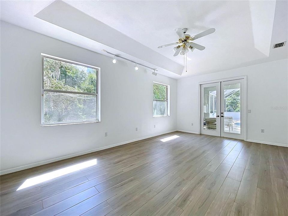 En Venta: $599,000 (4 camas, 3 baños, 3375 Pies cuadrados)
