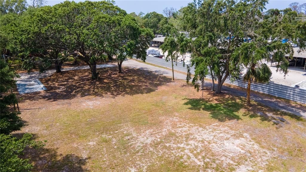 待售: $200,000 (0.96 acres)