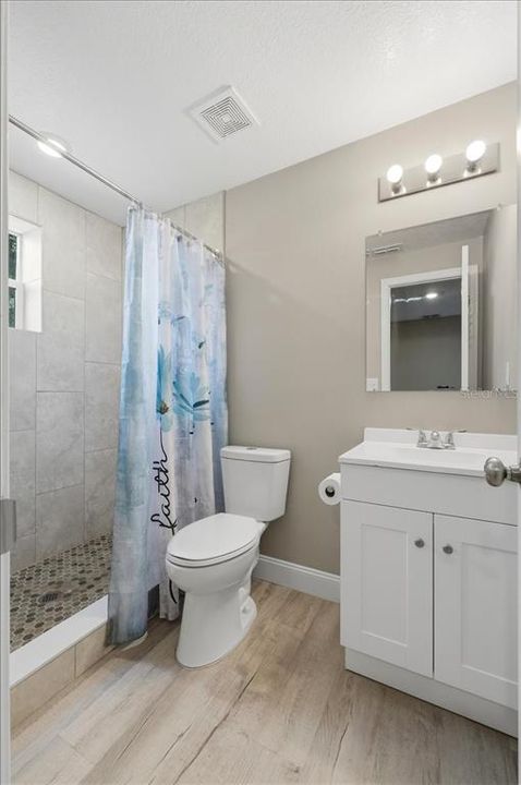 For Sale: $209,000 (3 beds, 2 baths, 996 Square Feet)