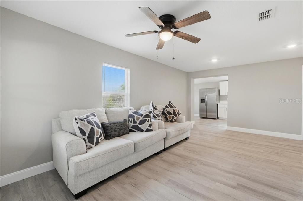 For Sale: $209,000 (3 beds, 2 baths, 996 Square Feet)