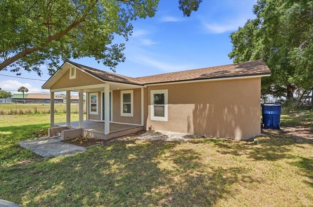For Sale: $209,000 (3 beds, 2 baths, 996 Square Feet)