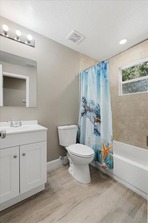For Sale: $209,000 (3 beds, 2 baths, 996 Square Feet)