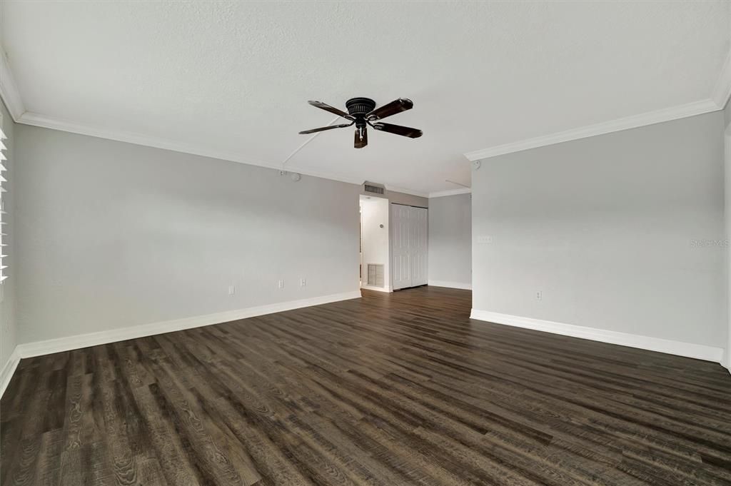 For Sale: $160,000 (1 beds, 1 baths, 679 Square Feet)