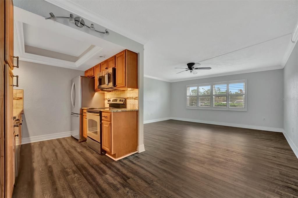For Sale: $160,000 (1 beds, 1 baths, 679 Square Feet)