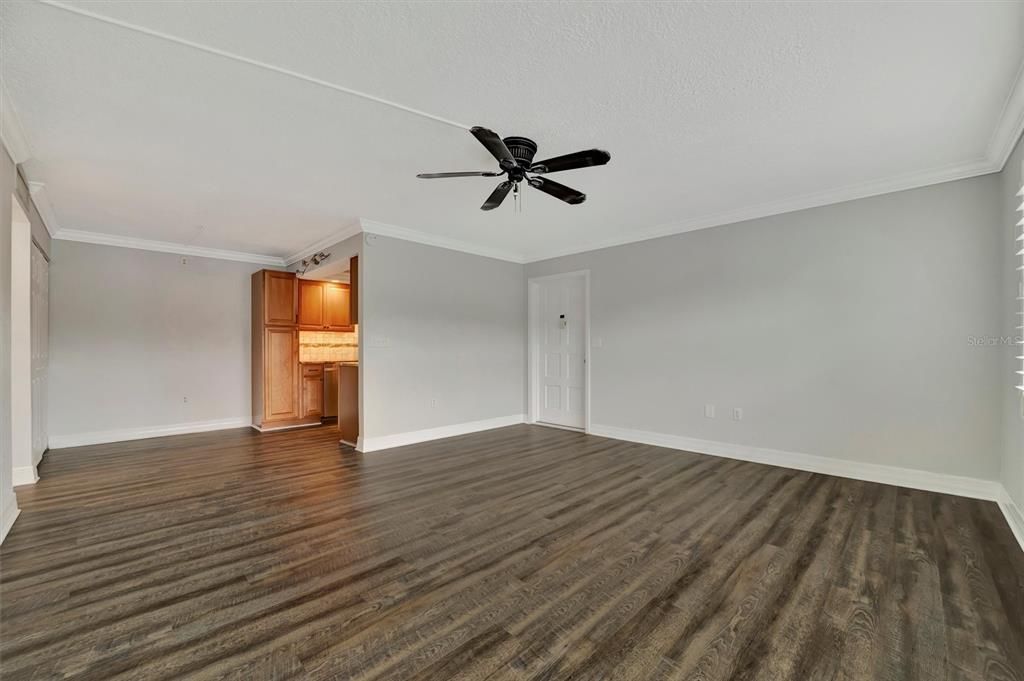 For Sale: $160,000 (1 beds, 1 baths, 679 Square Feet)