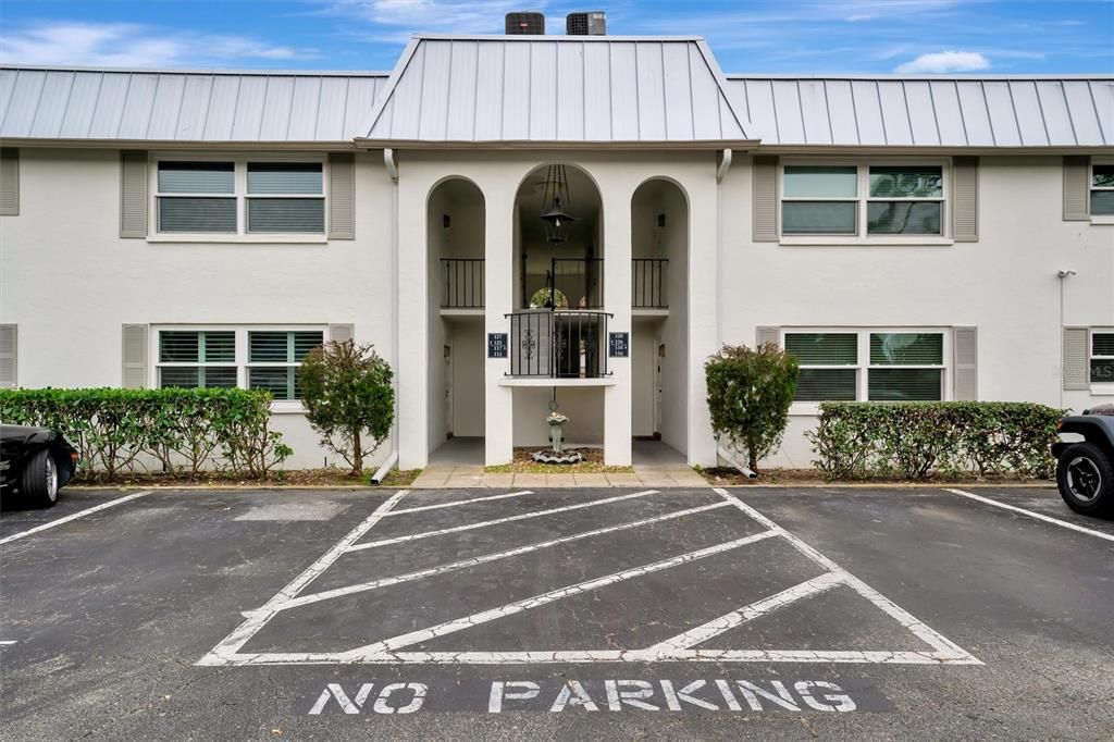 For Sale: $160,000 (1 beds, 1 baths, 679 Square Feet)