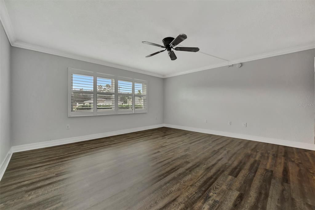 For Sale: $160,000 (1 beds, 1 baths, 679 Square Feet)