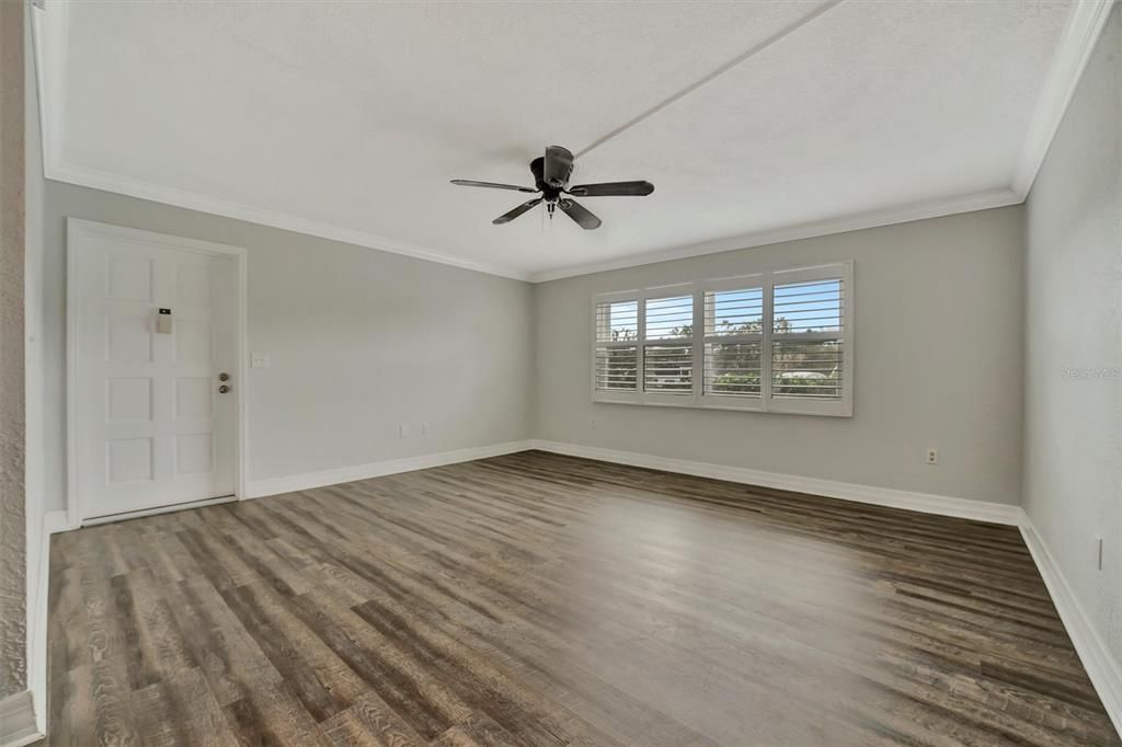 For Sale: $160,000 (1 beds, 1 baths, 679 Square Feet)