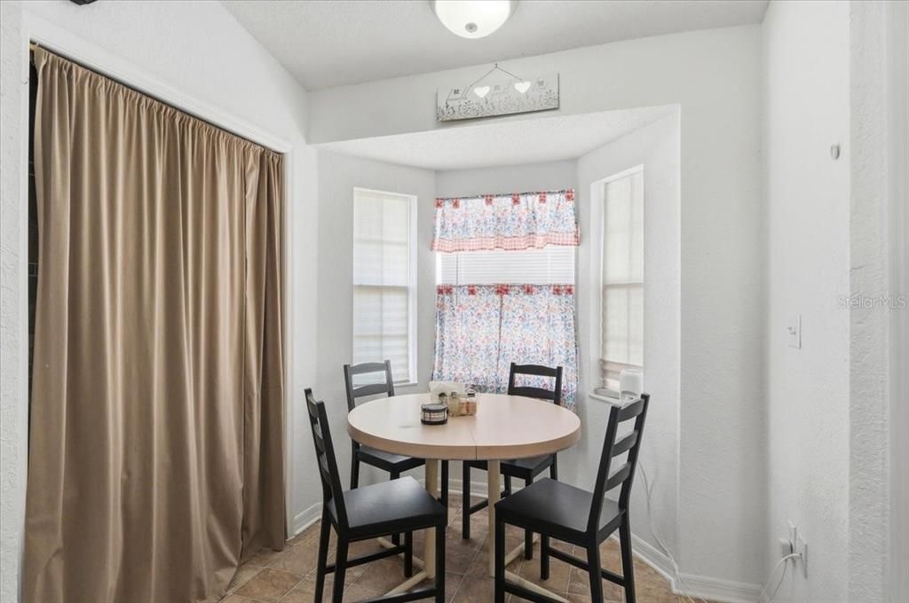 Activo con contrato: $250,000 (3 camas, 2 baños, 1429 Pies cuadrados)