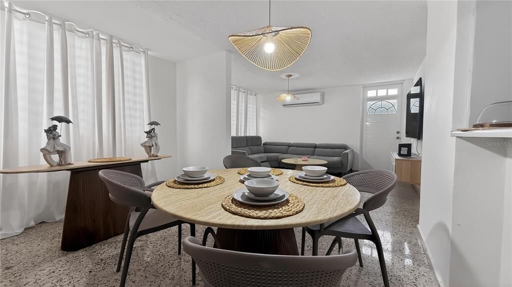 En Venta: $250,000 (3 camas, 2 baños, 1112 Pies cuadrados)