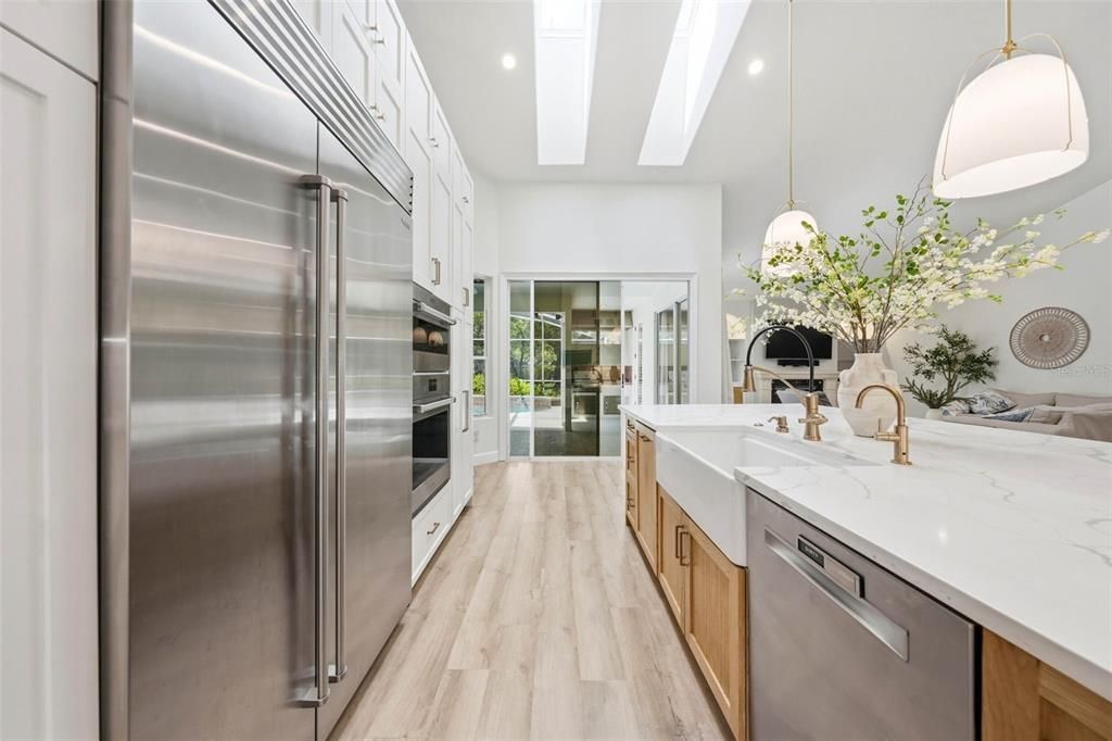Activo con contrato: $999,900 (4 camas, 2 baños, 3079 Pies cuadrados)