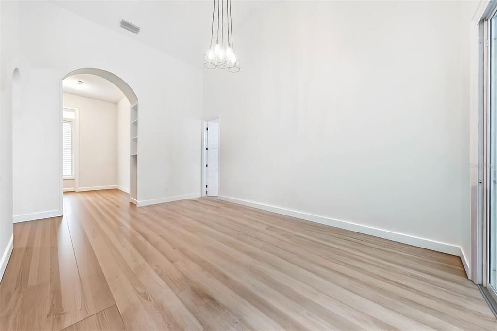 Activo con contrato: $999,900 (4 camas, 2 baños, 3079 Pies cuadrados)