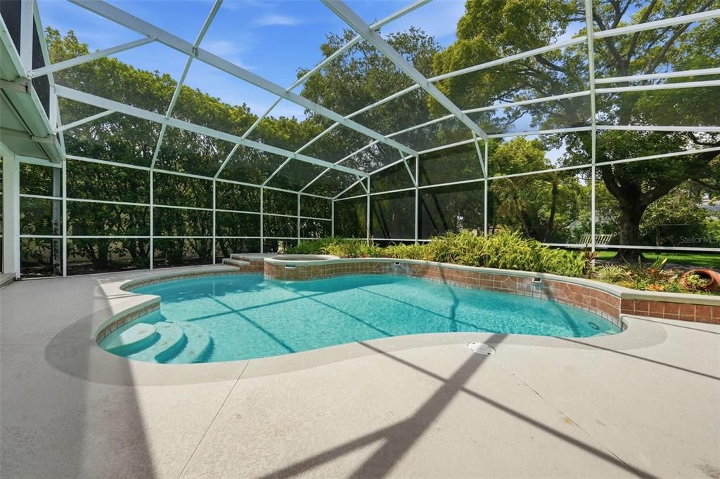 Activo con contrato: $999,900 (4 camas, 2 baños, 3079 Pies cuadrados)
