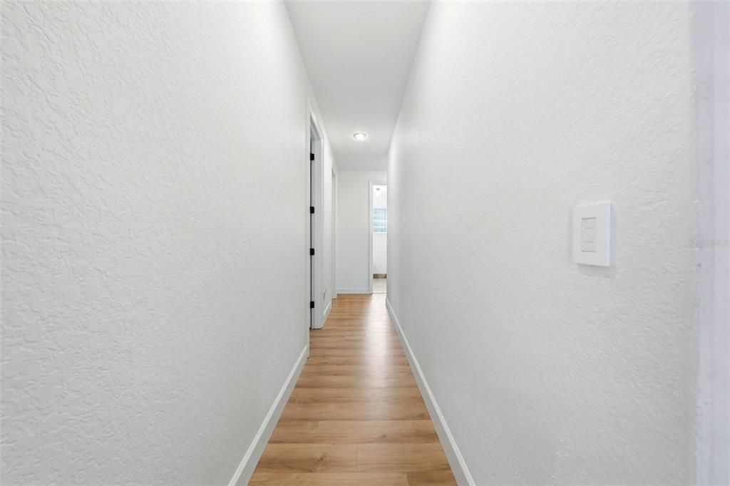 Activo con contrato: $999,900 (4 camas, 2 baños, 3079 Pies cuadrados)