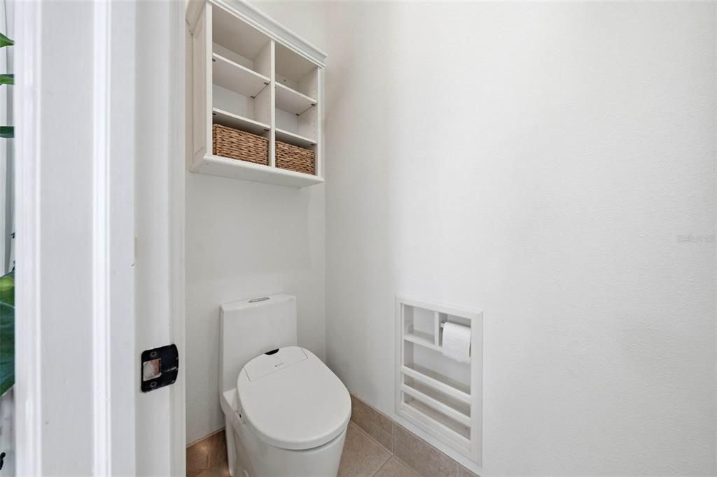 Activo con contrato: $999,900 (4 camas, 2 baños, 3079 Pies cuadrados)