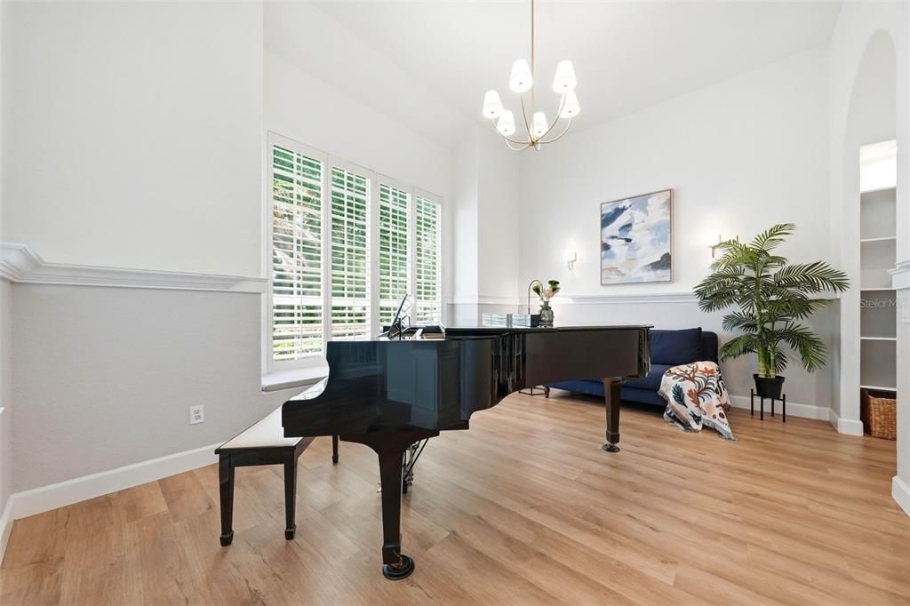 Activo con contrato: $999,900 (4 camas, 2 baños, 3079 Pies cuadrados)