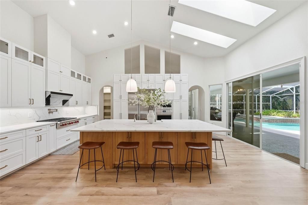 Activo con contrato: $999,900 (4 camas, 2 baños, 3079 Pies cuadrados)