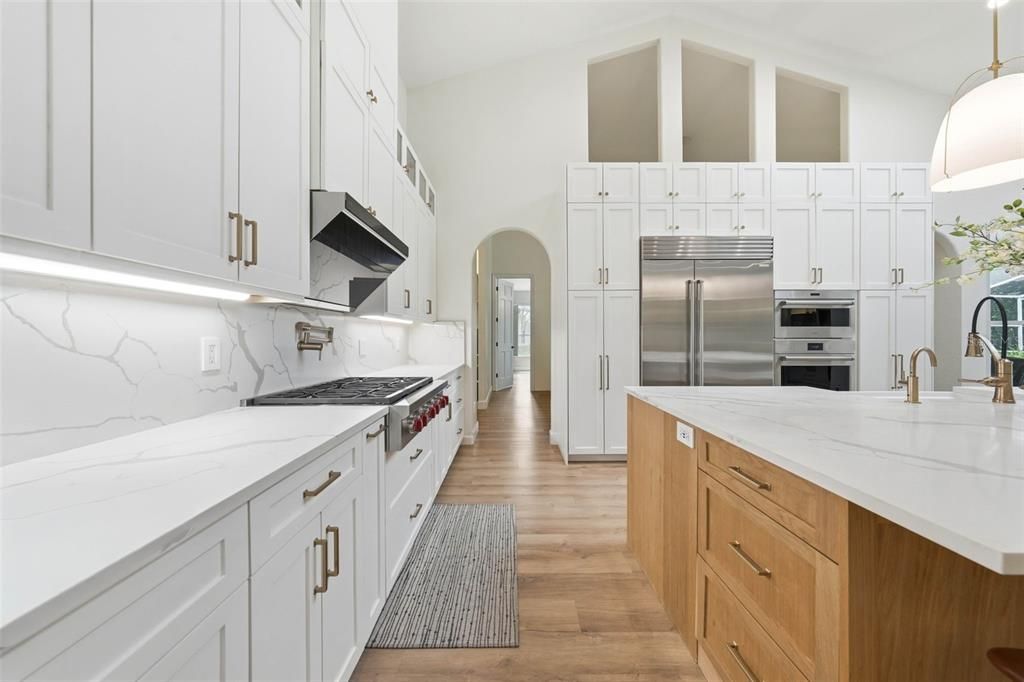 Activo con contrato: $999,900 (4 camas, 2 baños, 3079 Pies cuadrados)
